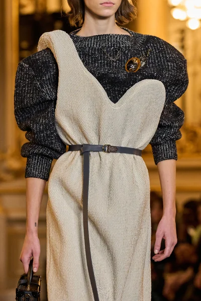 Look 11